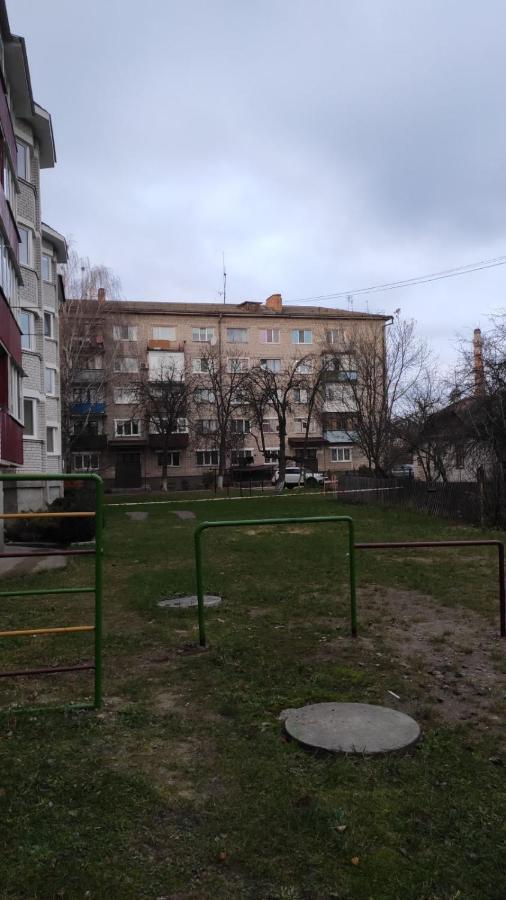 2-Х Комнатная Квартира Korosten Exterior foto